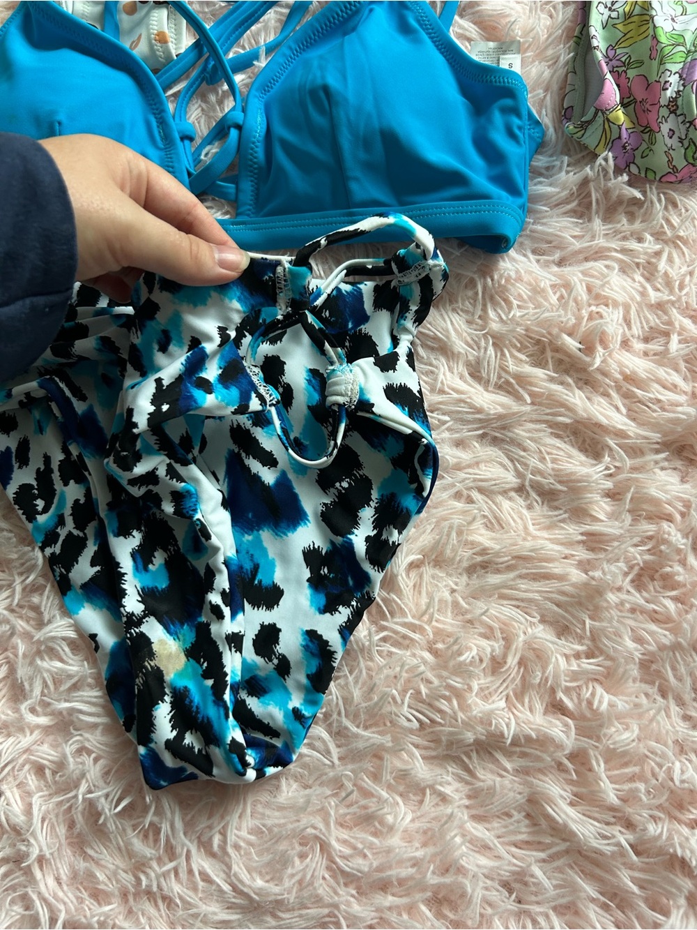 Cupshe Bikini Bundle - Picture 4 of 9